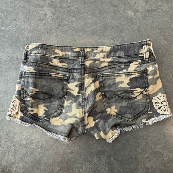 Vintage Y2K Army Mudd Camoflauge Floral Fringe Graphic Shorts Cropped 7 Lace 29 - Picture 2 of 5